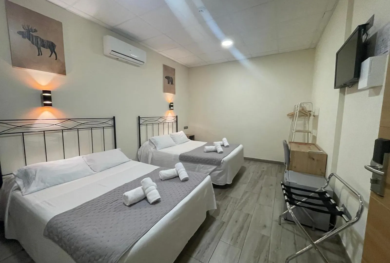 Hostal Balmes Centro Barcelona 2*,  Spain