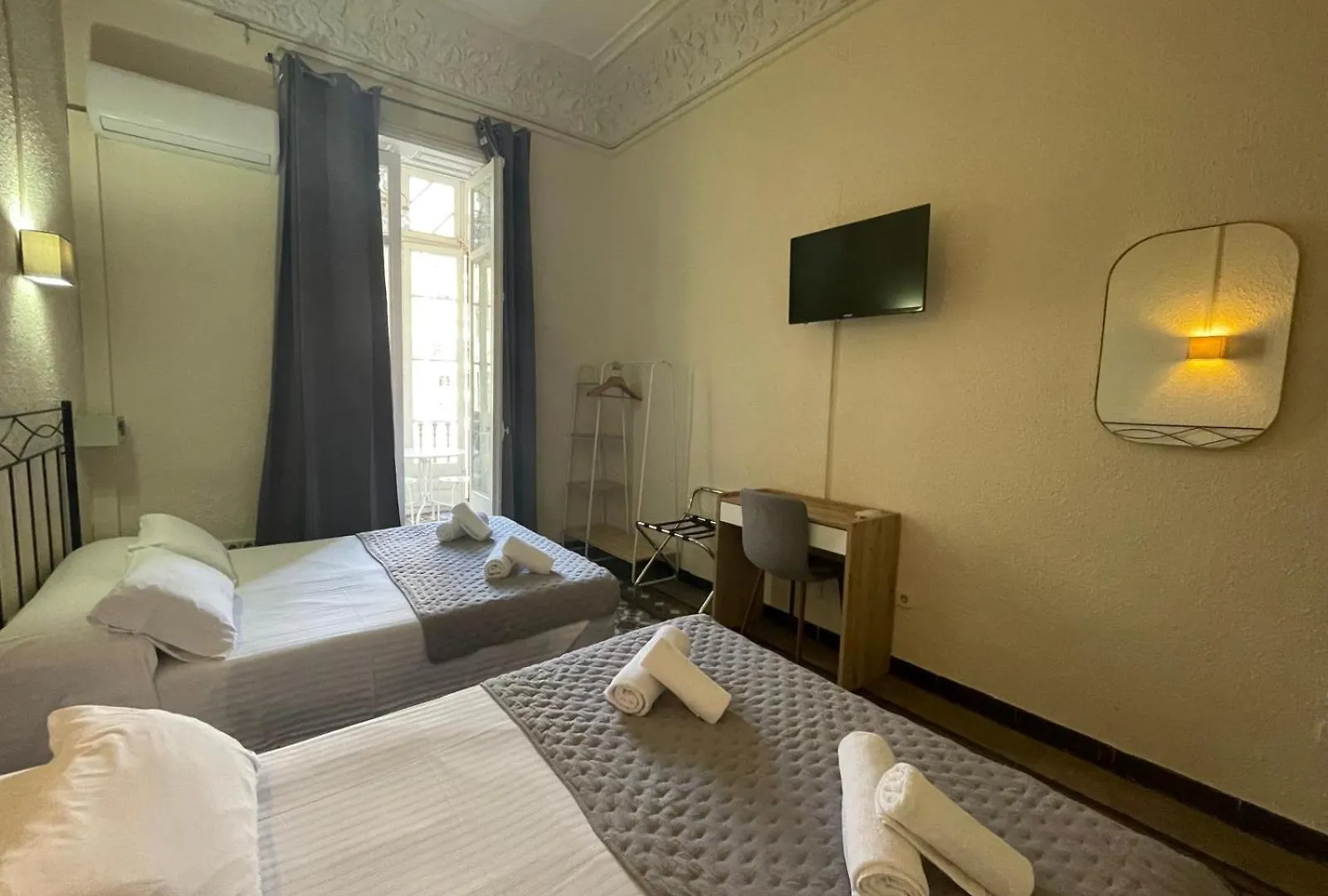Hostal Balmes Centro Barcelona 2*,  Spain