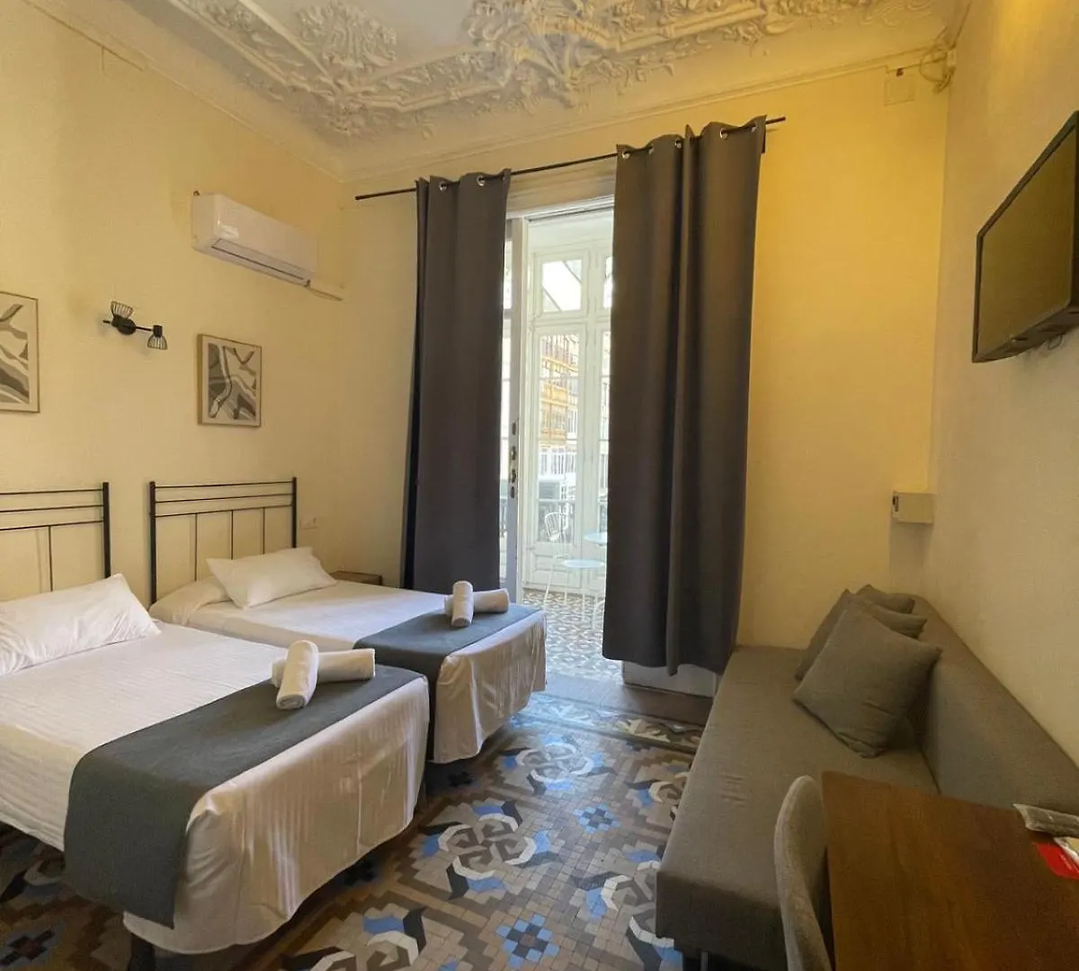 ** Guest house Hostal Balmes Centro Barcelona Spain