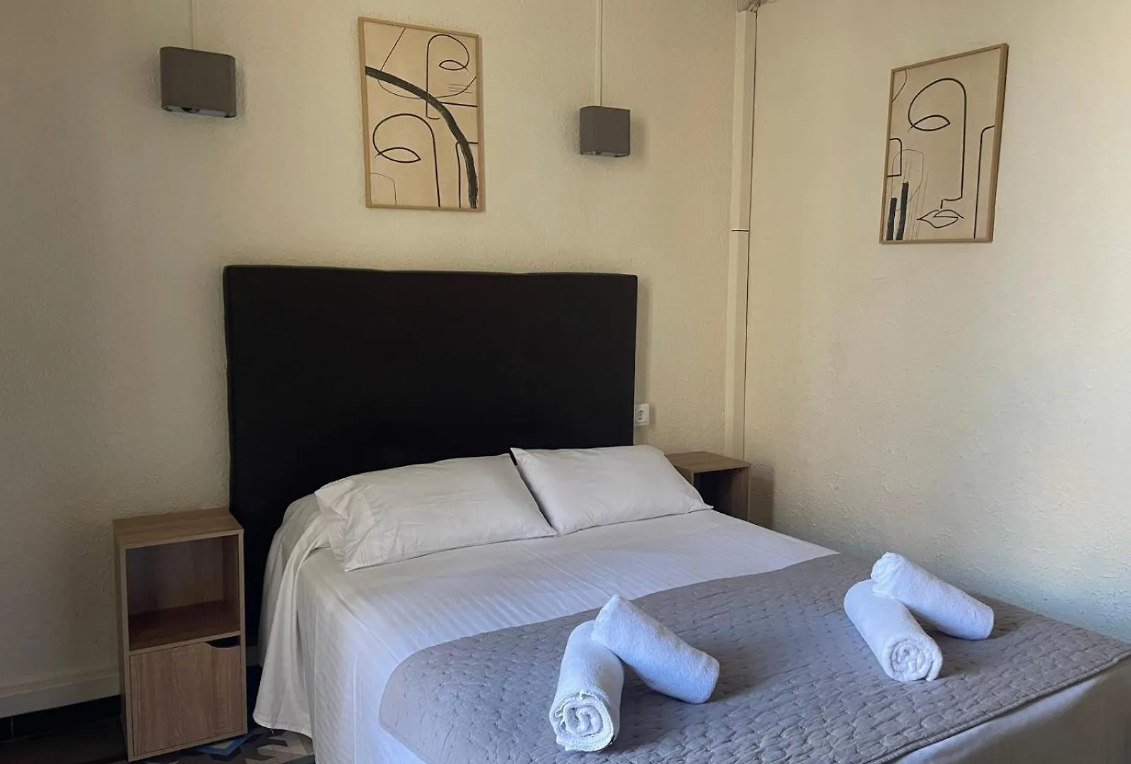 Hostal Balmes Centro Barcelona Guest house