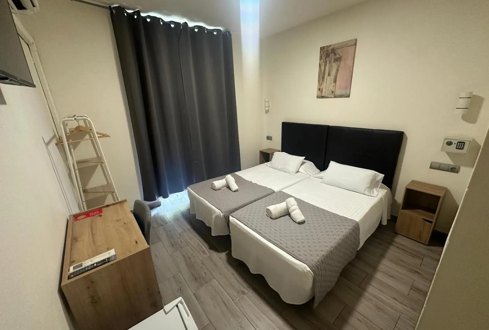 Guest house Hostal Balmes Centro Barcelona
