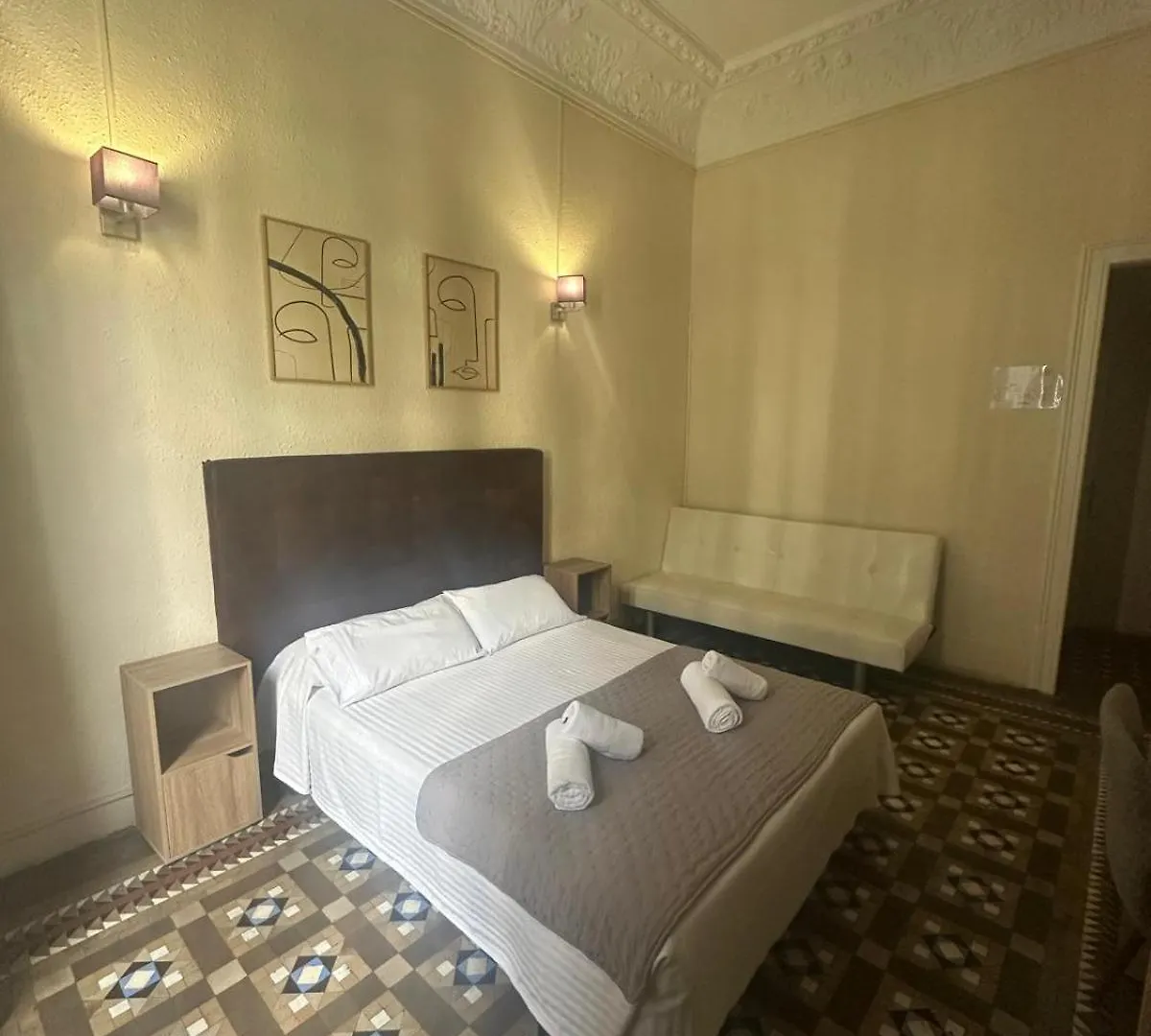 Hostal Balmes Centro Barcelona Guest house