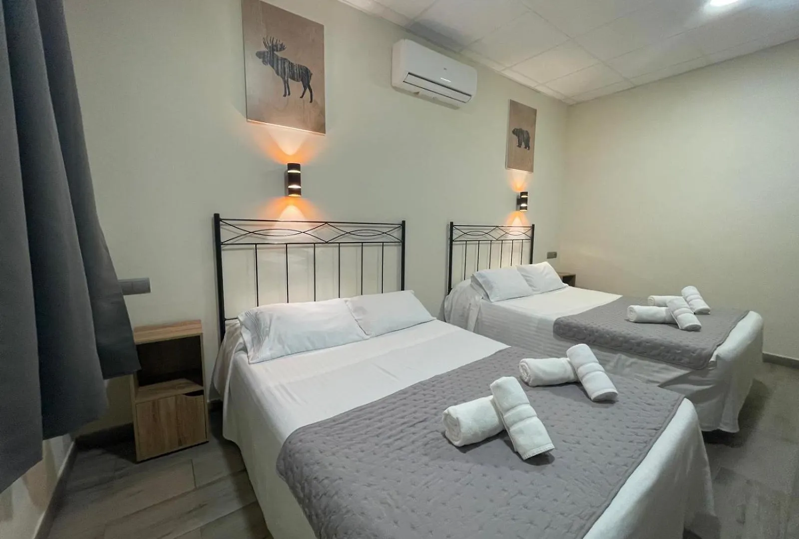 Hostal Balmes Centro Barcelona Guest house