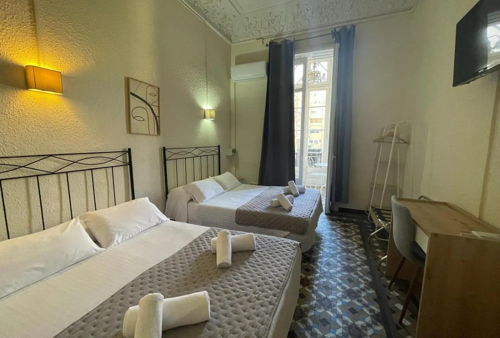 Hostal Balmes Centro Barcelona