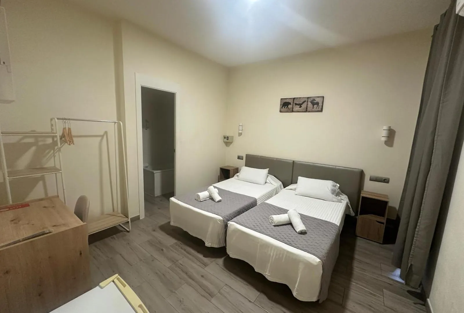 Hostal Balmes Centro Barcelona Guest house