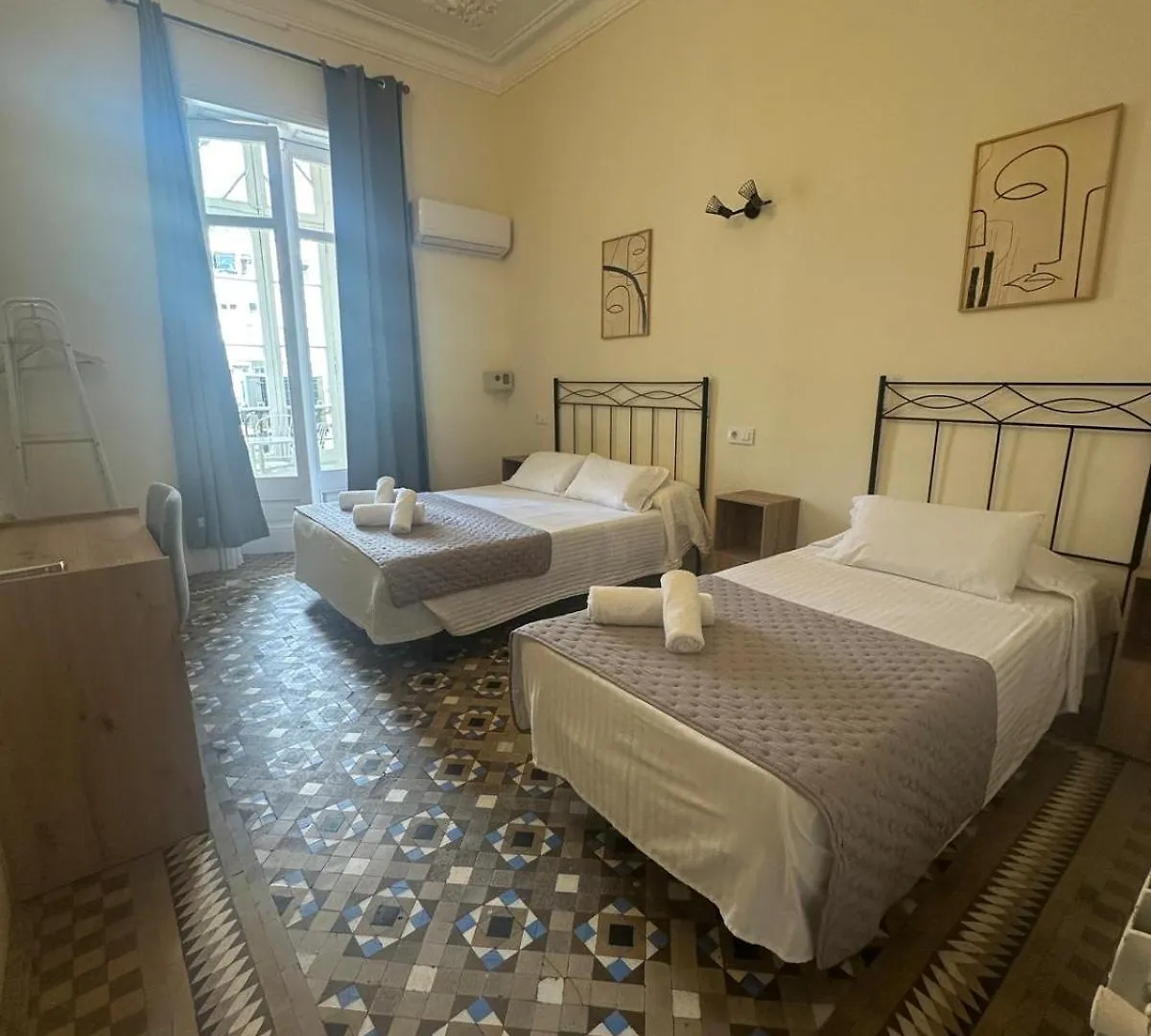 Hostal Balmes Centro Barcelona Guest house